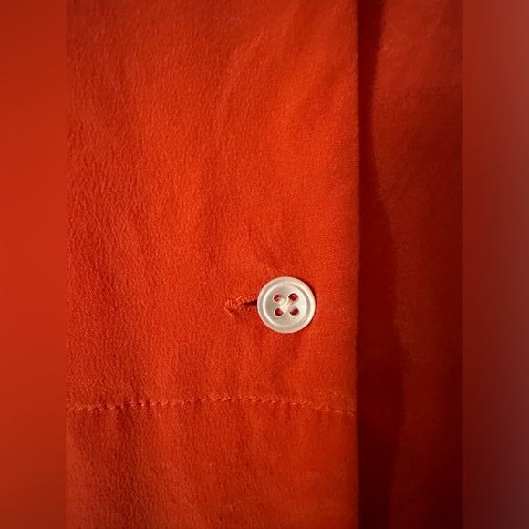 Everlane The Clean Silk Short Sleeve Button Down - Picture 6 of 8